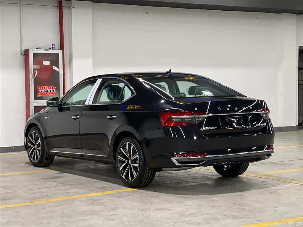Skoda Superb, 2025 4