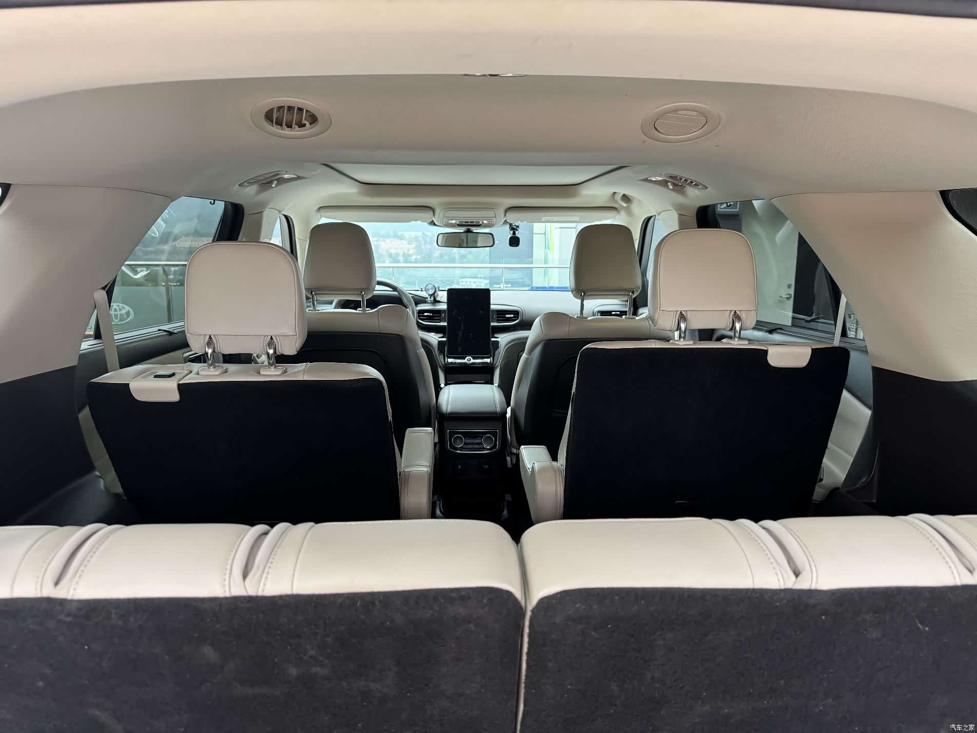 Ford Explorer, 2020 24