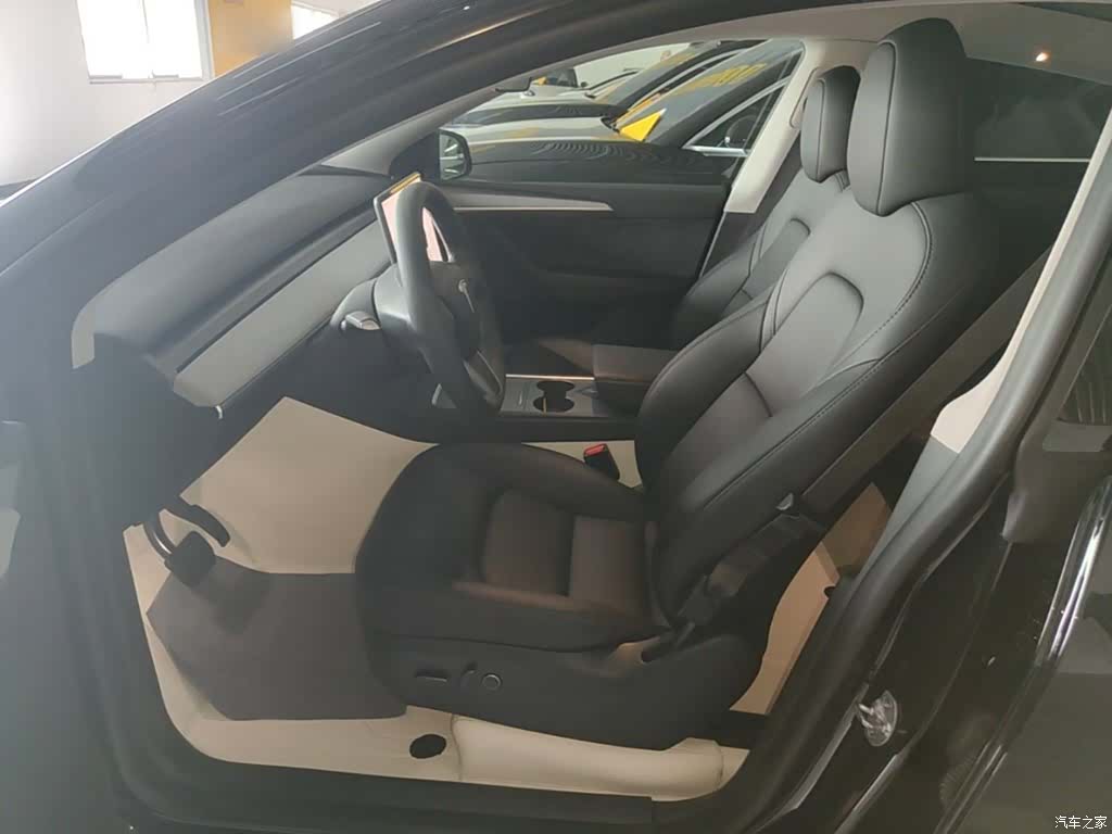 Tesla Model Y, 2023 15