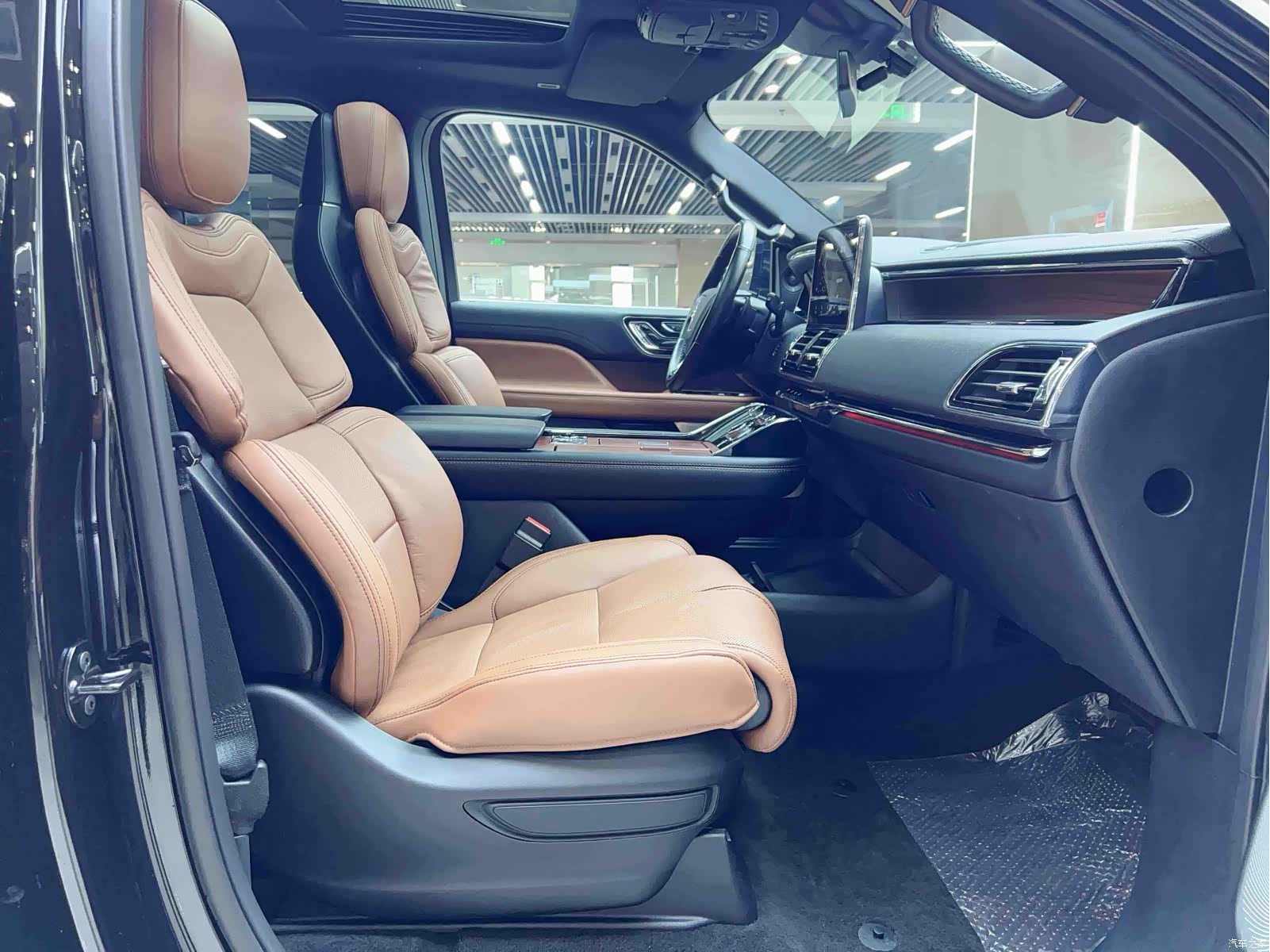 Lincoln Navigator, 2021 4