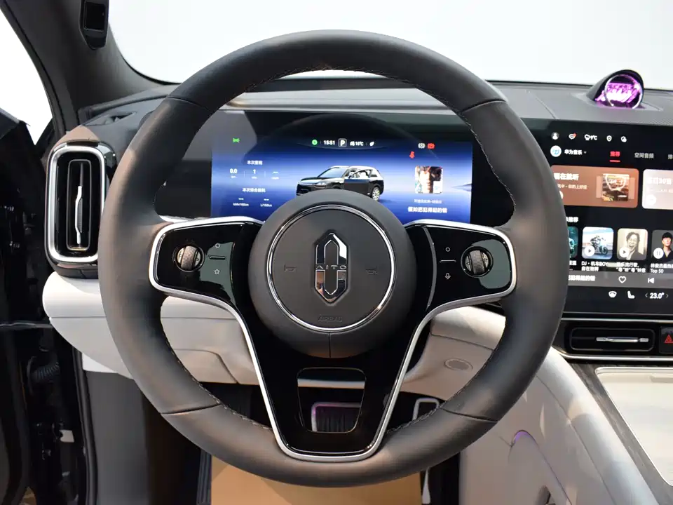 AITO Ask the world M9