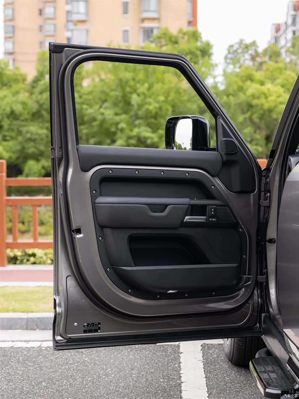 Land Rover Defender, 2024 15