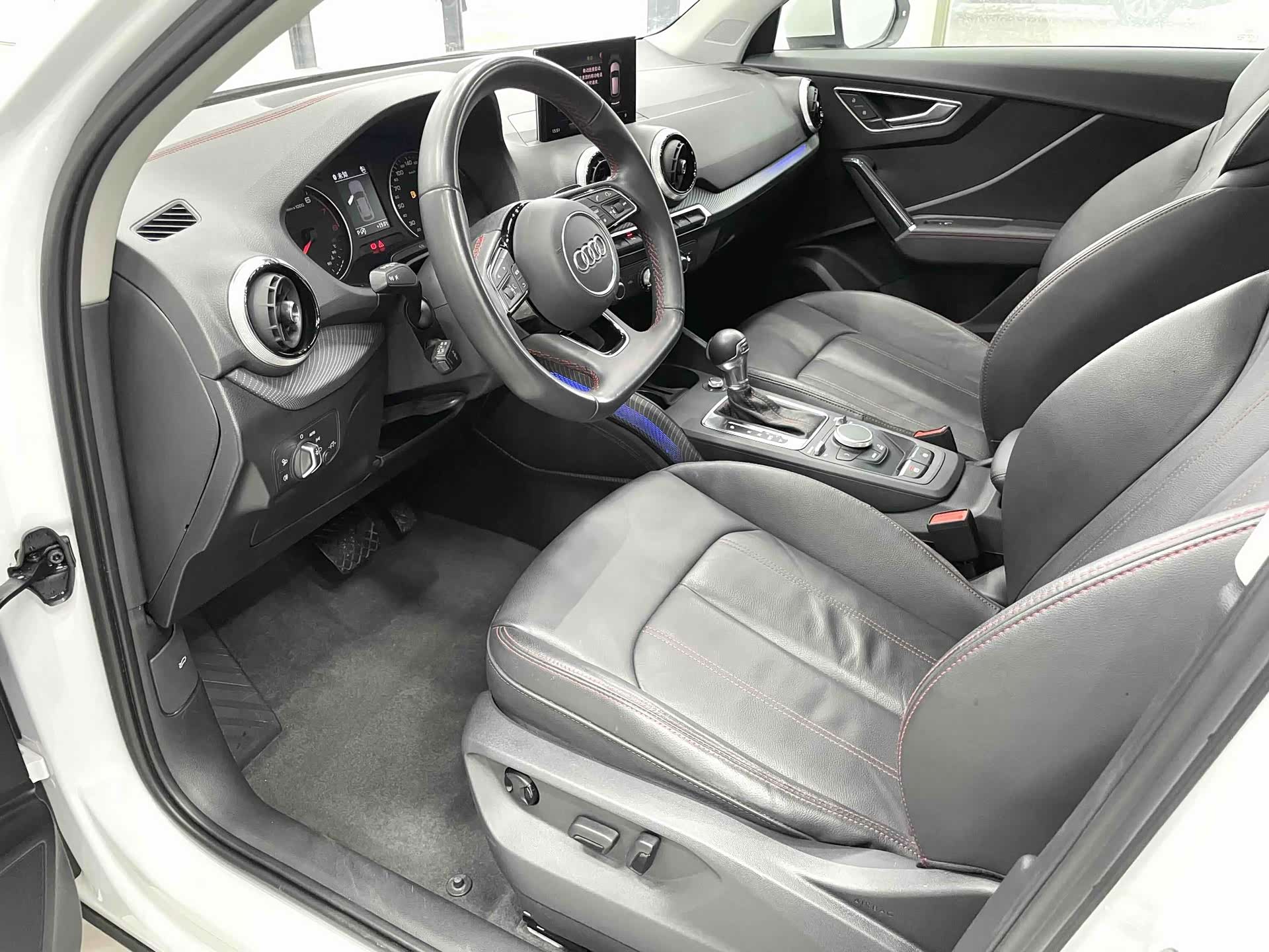 Audi Q2L, 2023 7