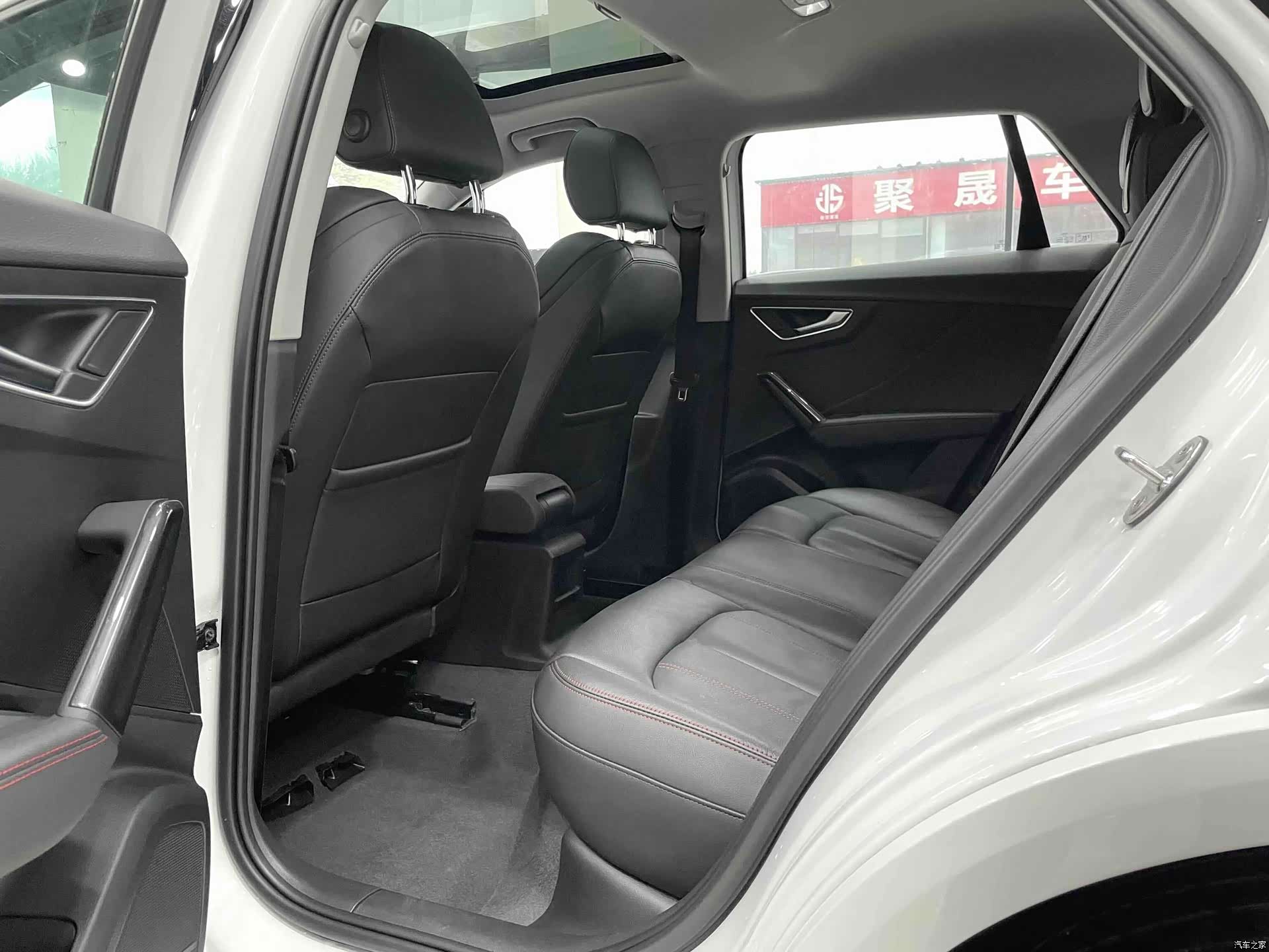 Audi Q2L, 2023 10