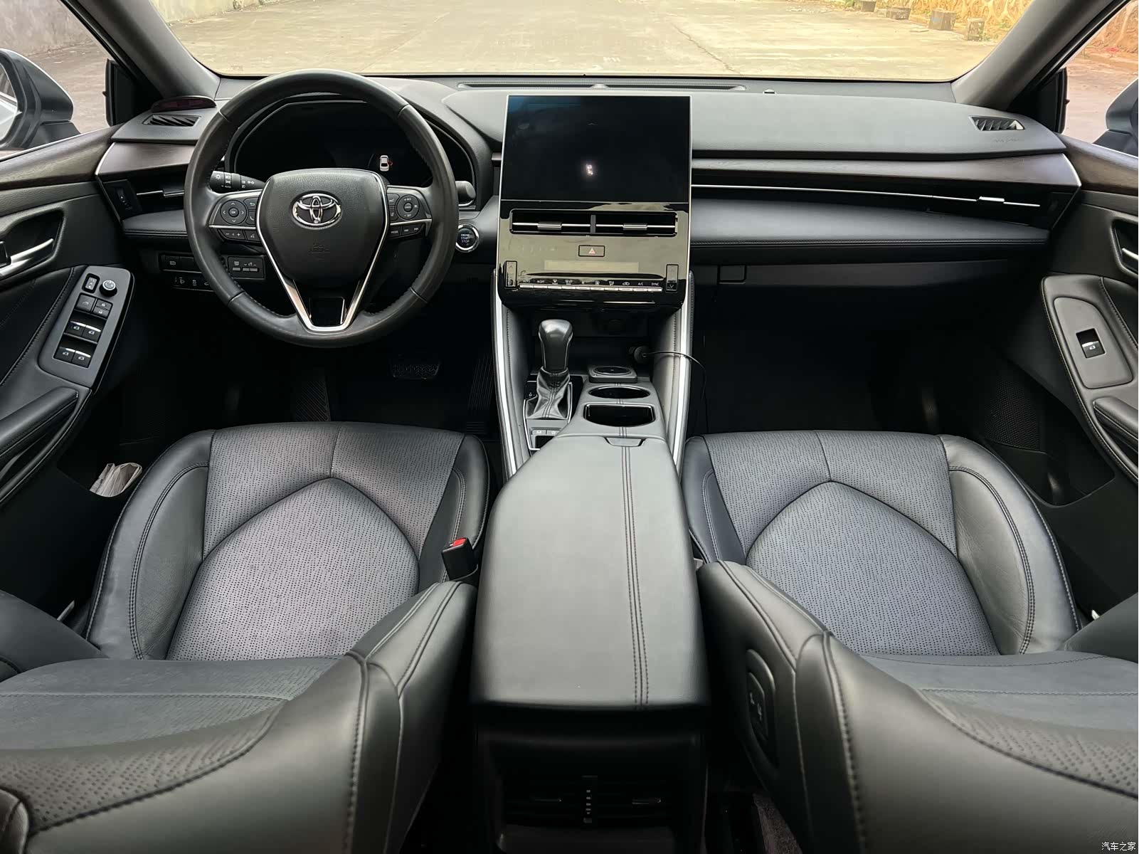 Toyota Avalon, 2023 все фото