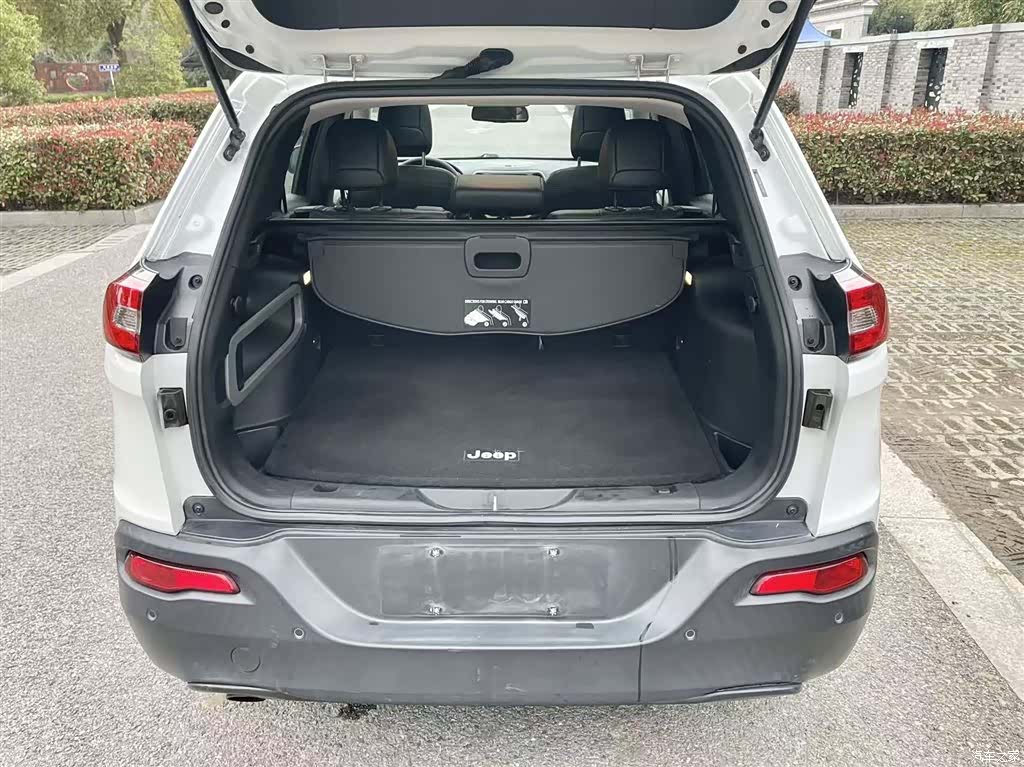 Jeep Cherokee, 2016 14