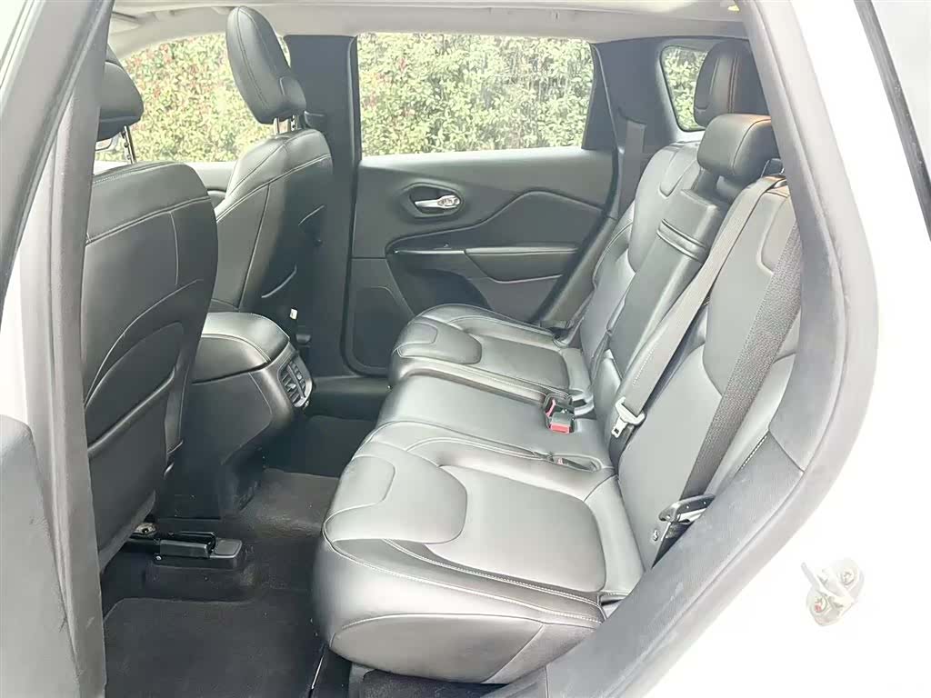 Jeep Cherokee, 2016 12
