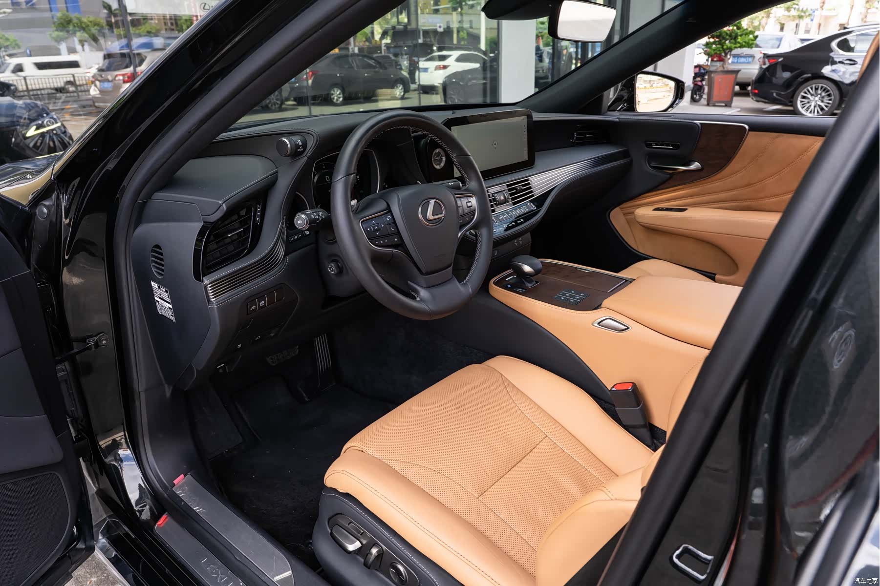 Lexus LS, 2023 9