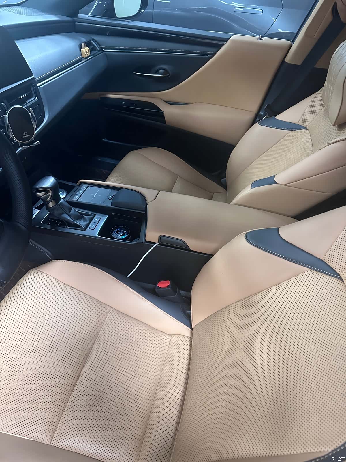 Lexus ES, 2022 12