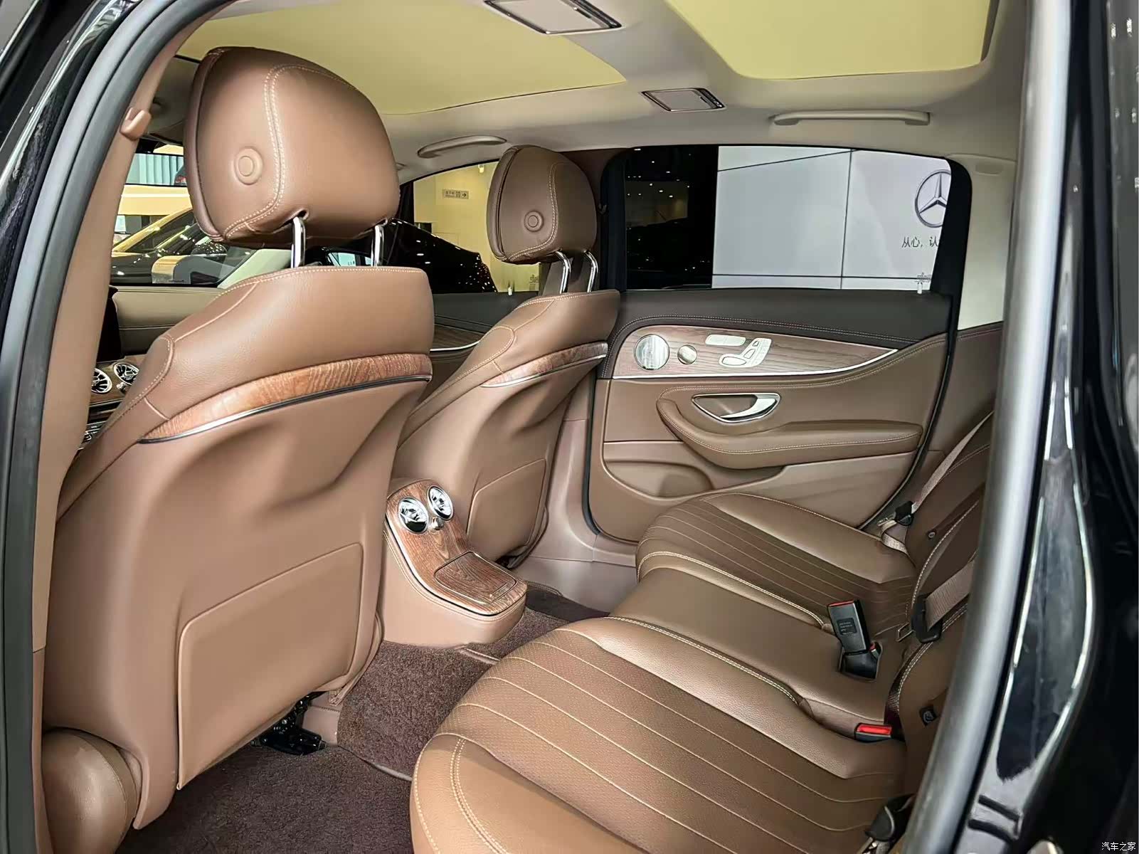 Mercedes-Benz E-Class, 2023 13