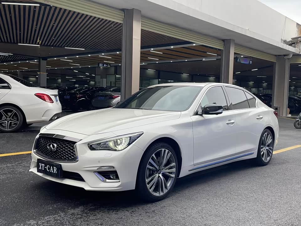 Infiniti Q50L