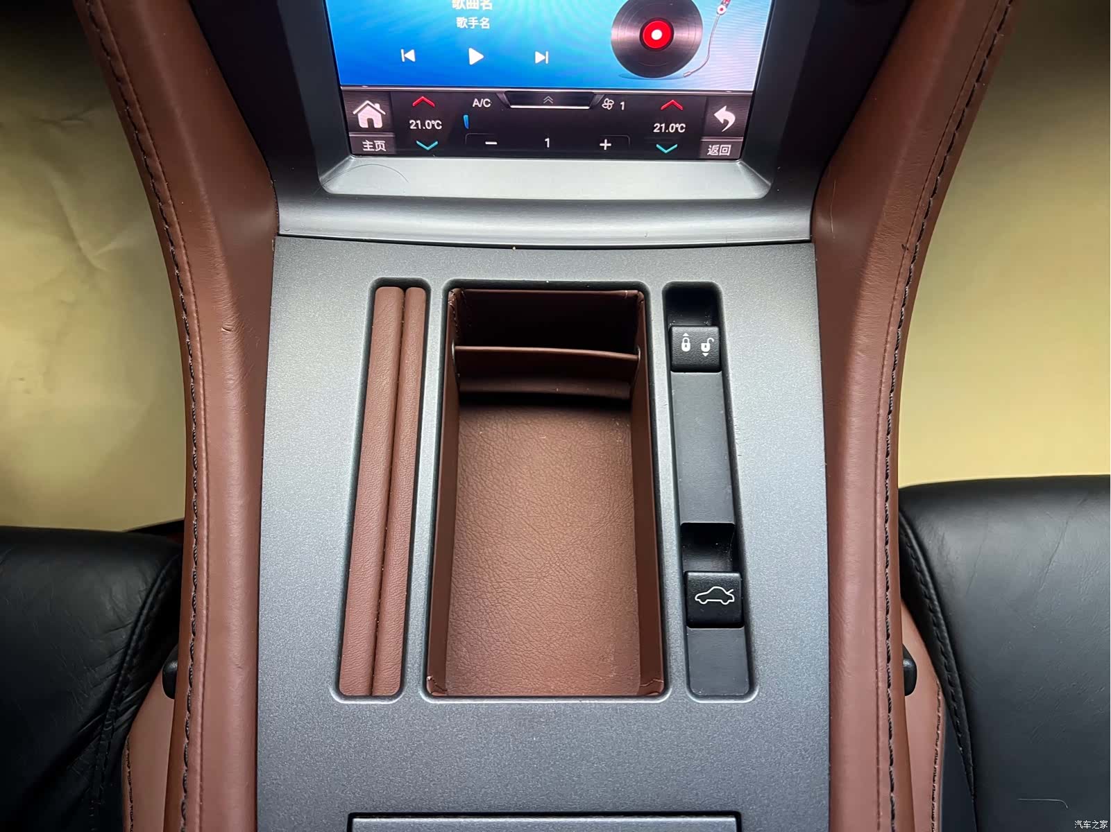 Aston Martin Vantage, 2012 18