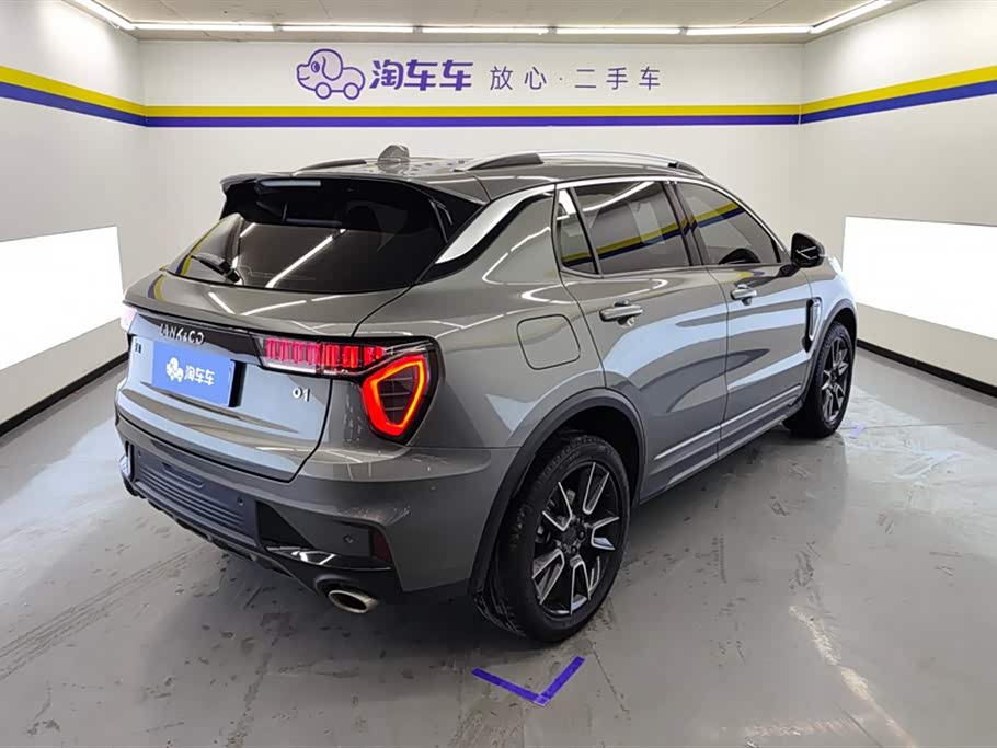 Lynk & Co 01 Lynk & Co 01