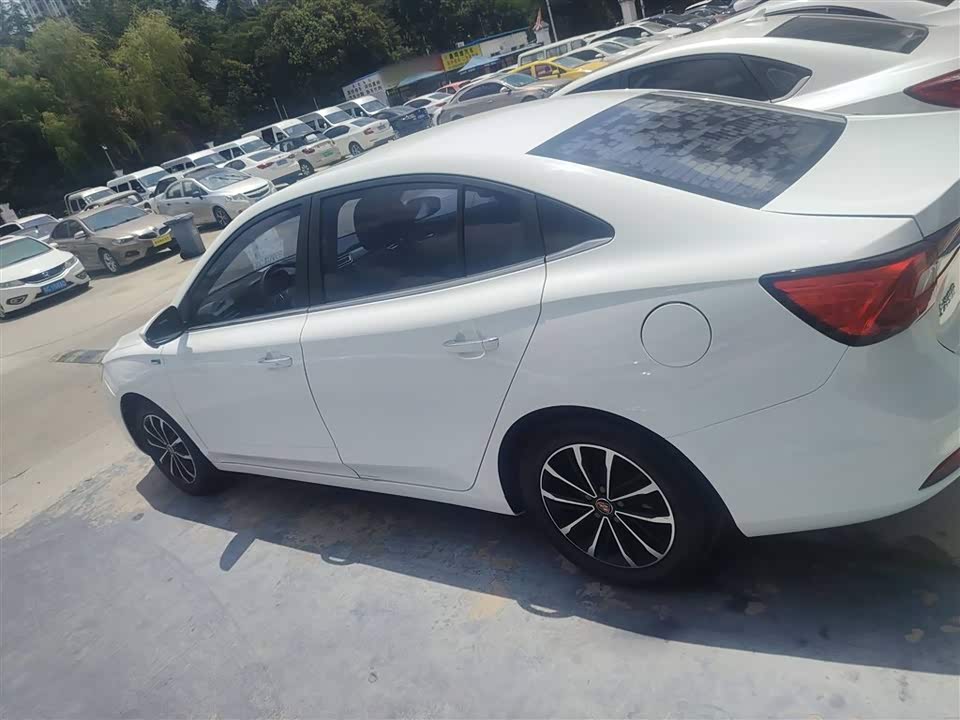 Roewe i5 Roewe i5