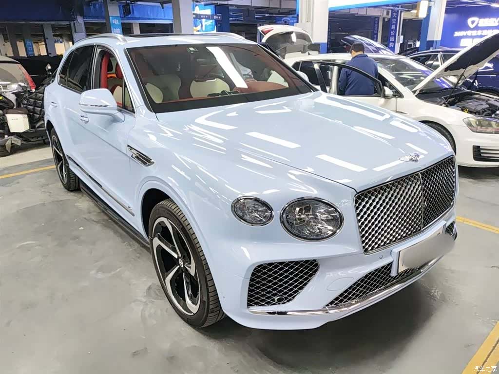 Bentley Bentayga, 2022 2