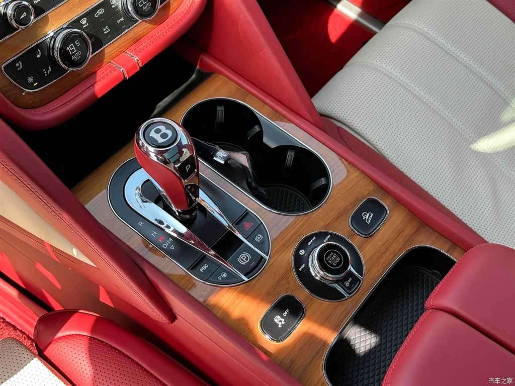 Bentley Bentayga, 2022 6