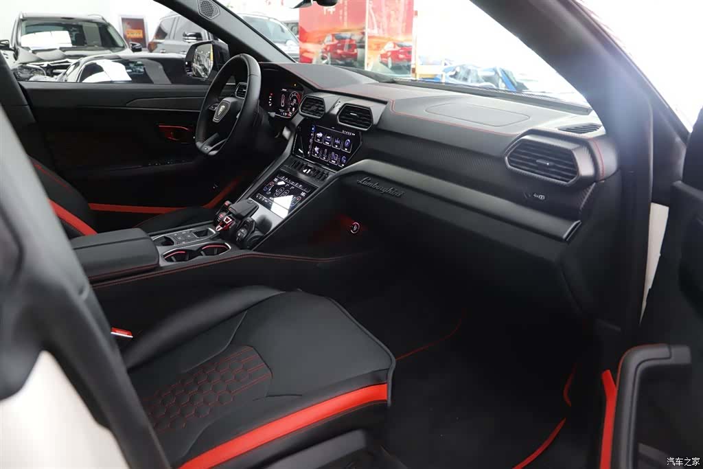 Lamborghini Urus, 2024 18