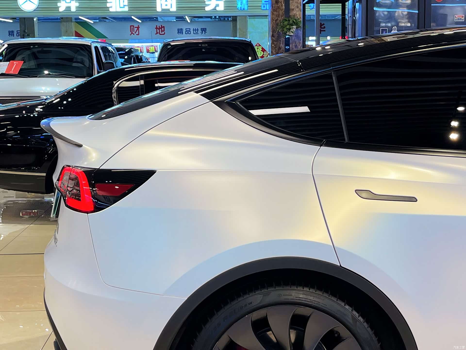 Tesla Model Y, 2023 4