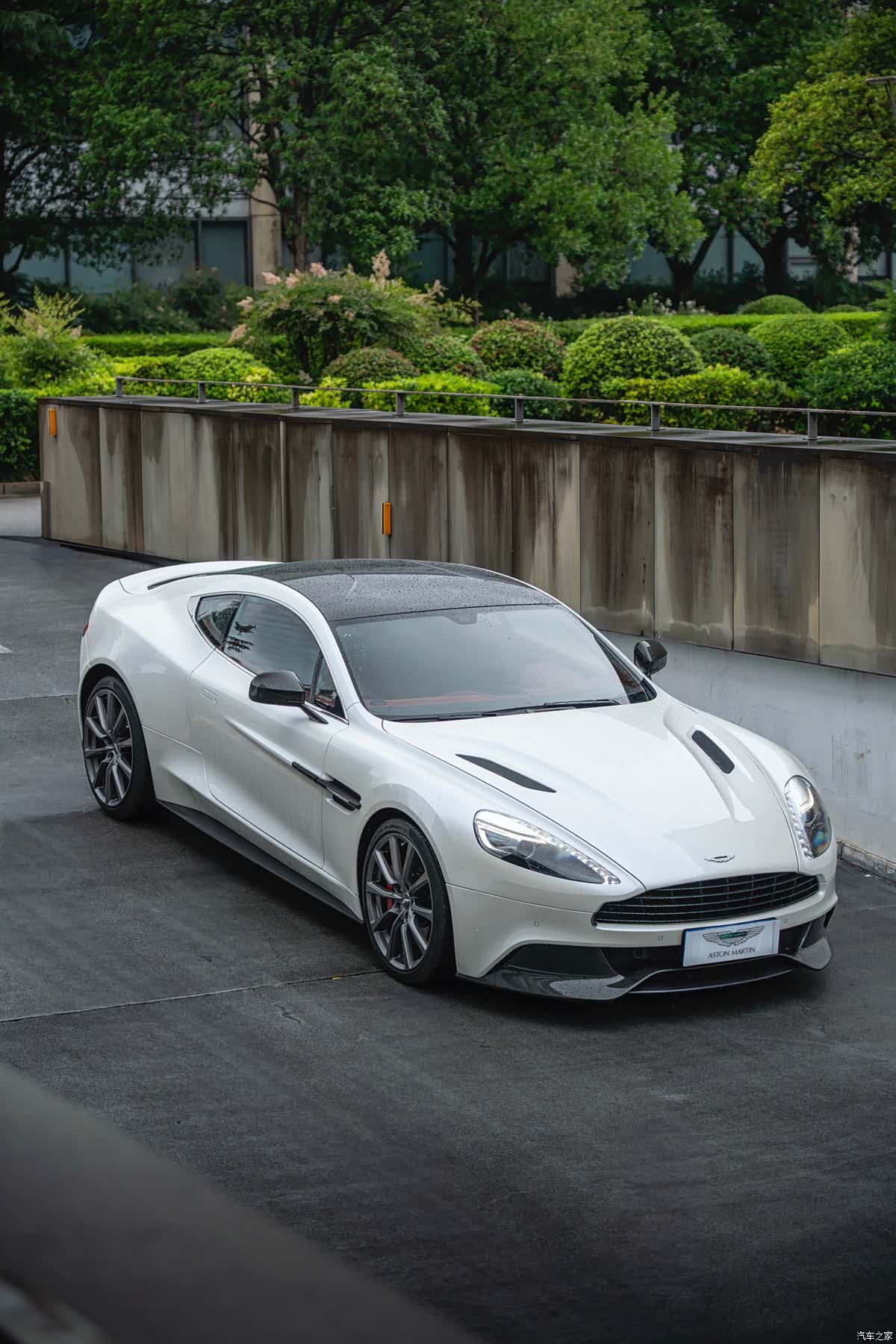 Aston Martin Vanquish, 2013 12