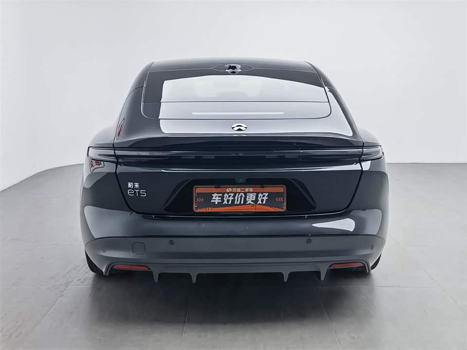 NIO ET5