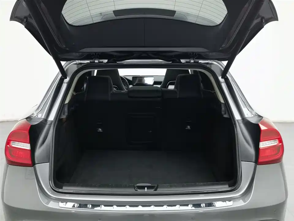 Mercedes-Benz GLA Mercedes-Benz GLA