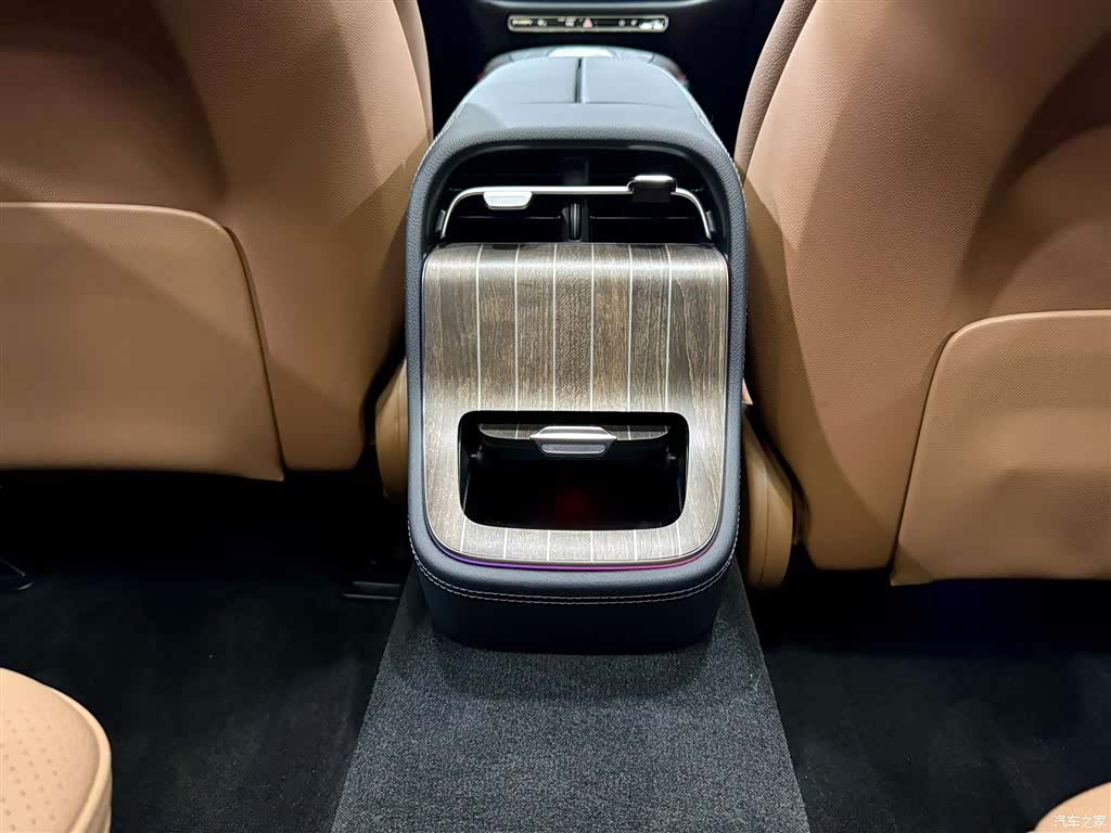 Mercedes-Benz E-Class, 2024 21