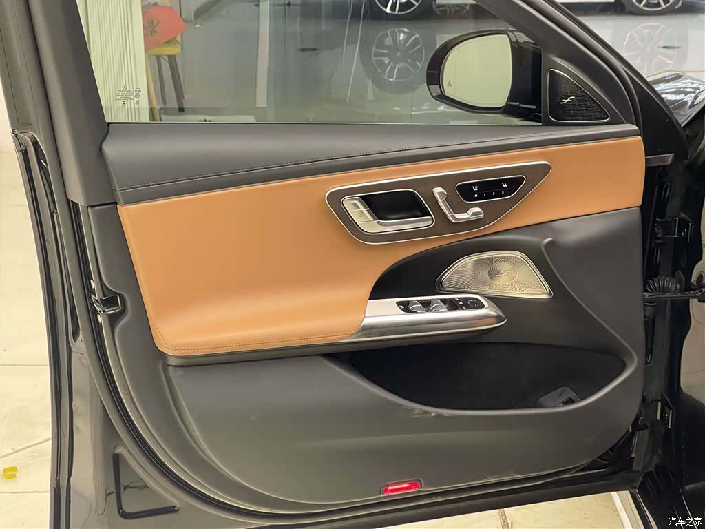Mercedes-Benz E-Class, 2024 11