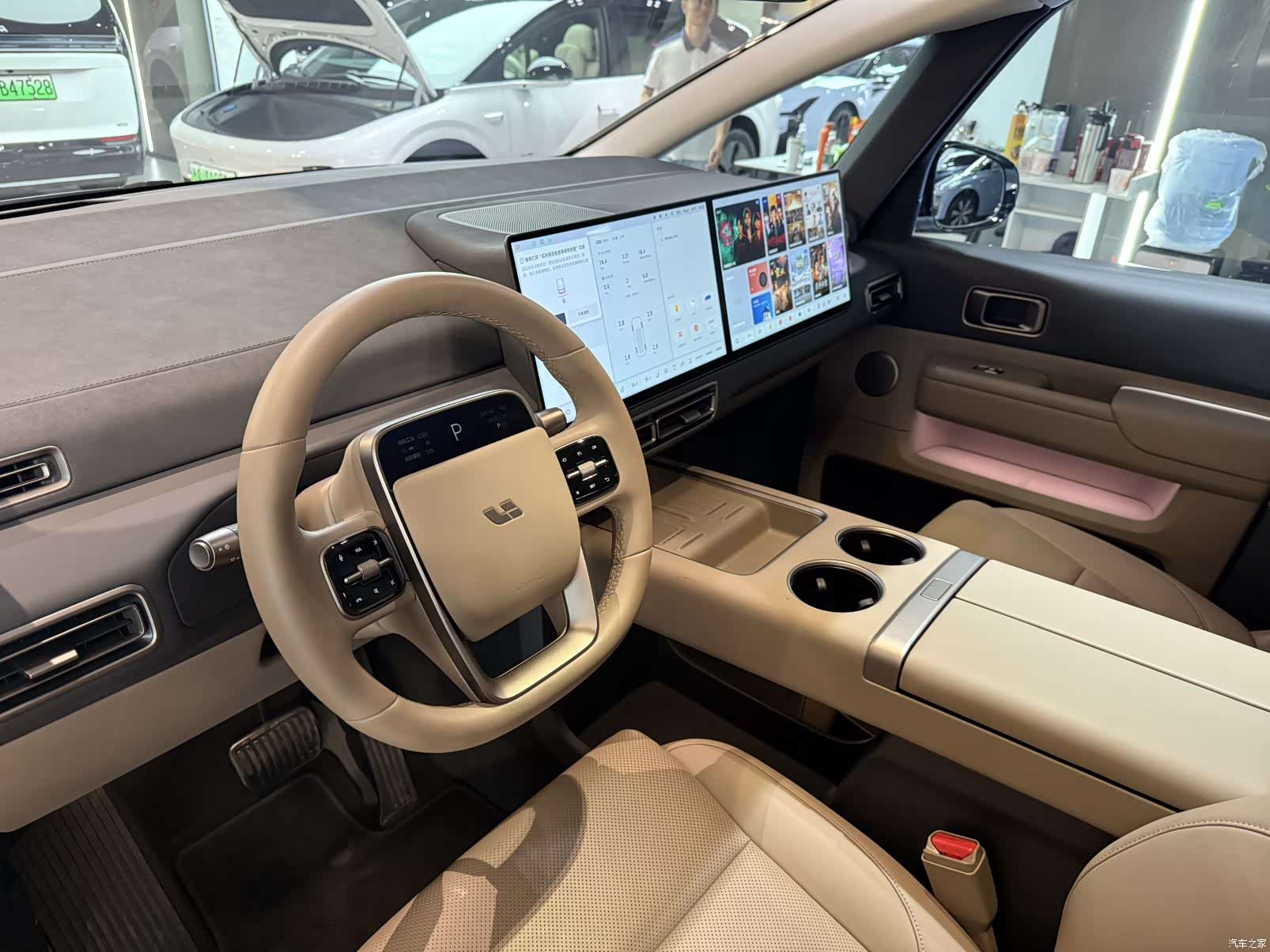 Li Auto MEGA, 2025 9