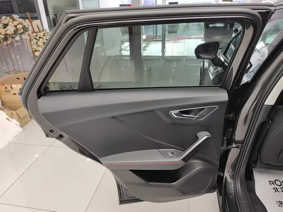 Audi Q2L