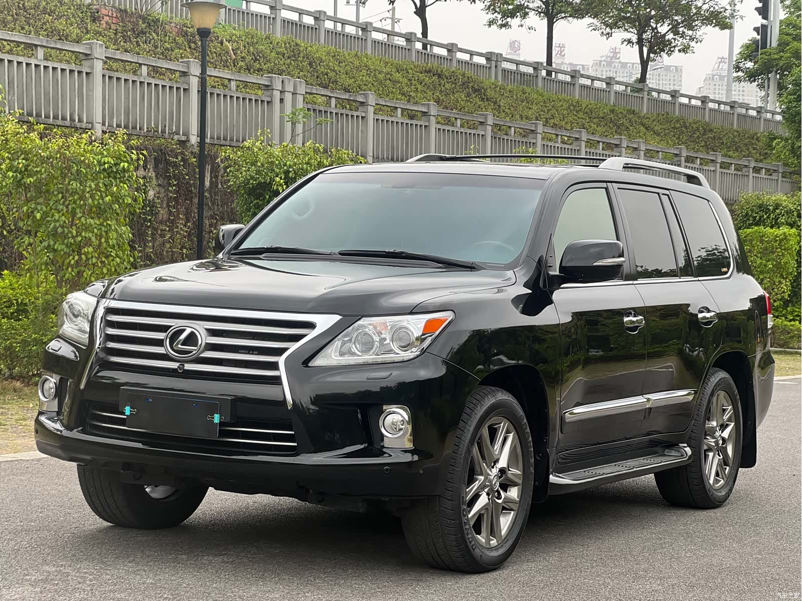 Lexus LX, 2013 1