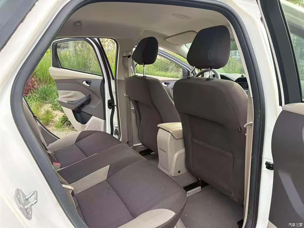 Ford Focus, 2014 8