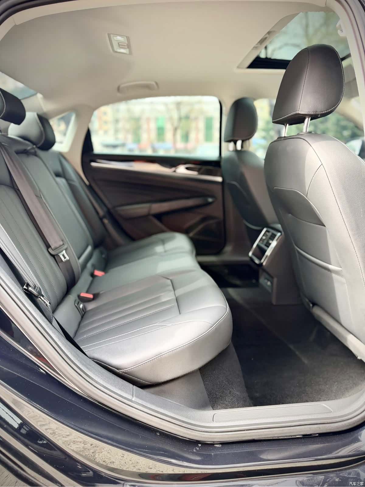 Volkswagen Passat, 2022 12