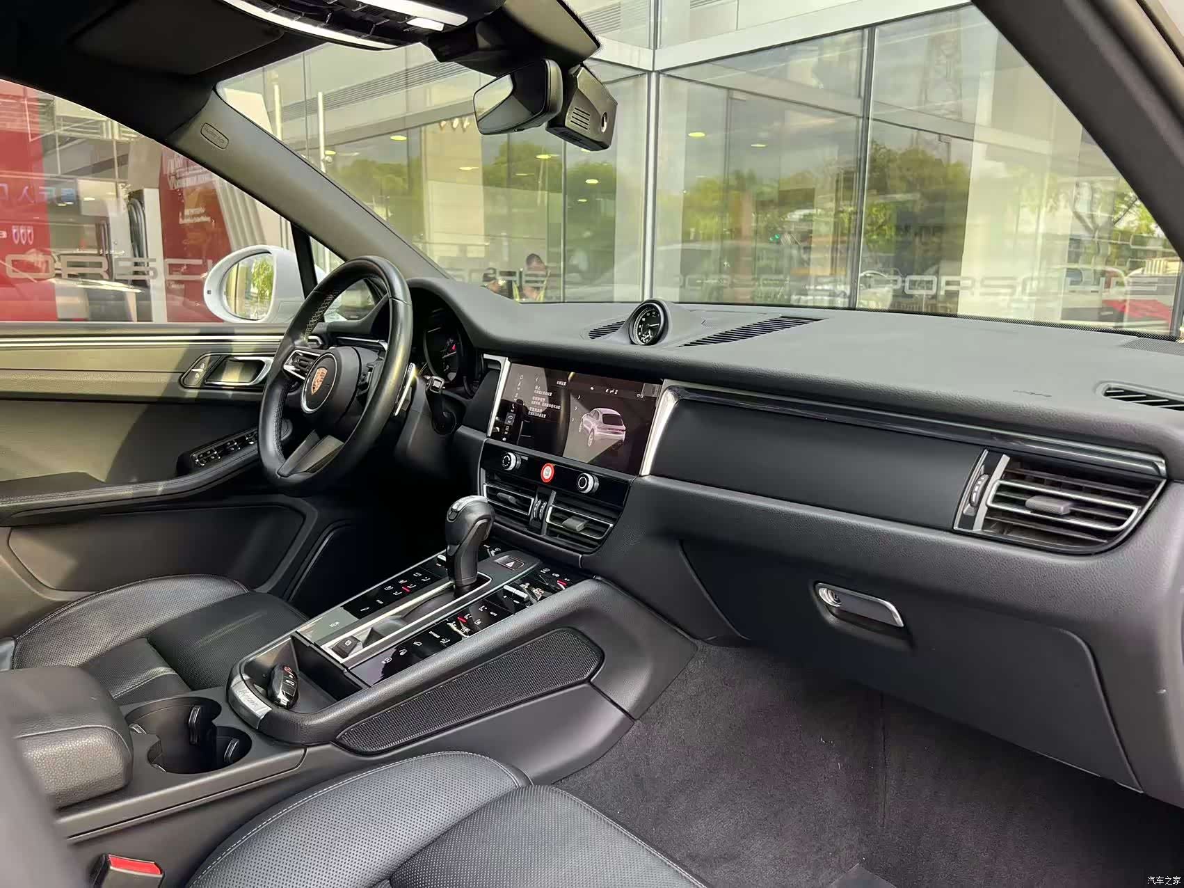 Porsche Macan, 2023 11