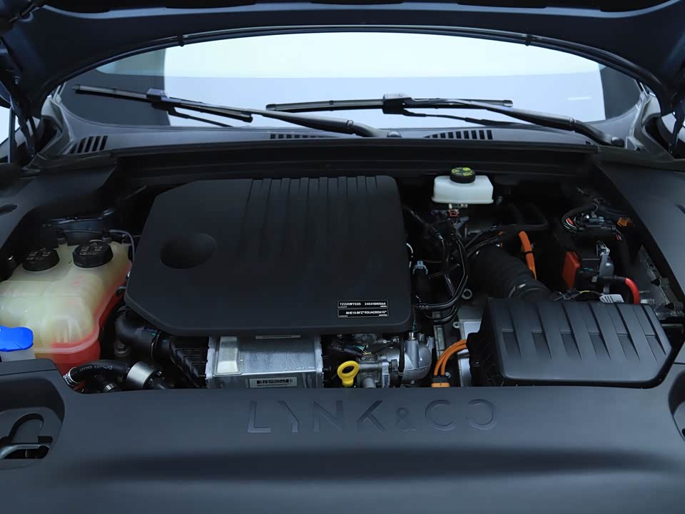 Lynk & Co 07 EM-P