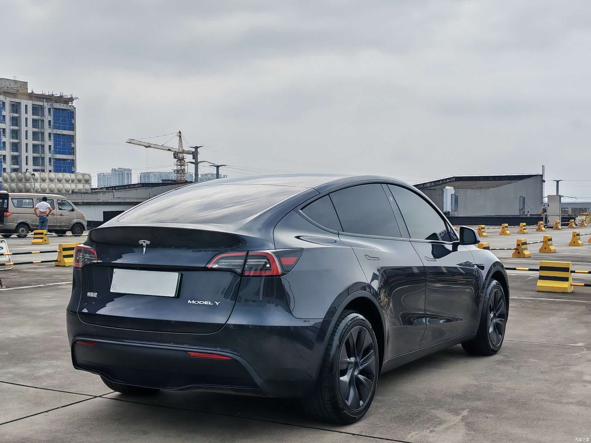 Tesla Model Y, 2024 6