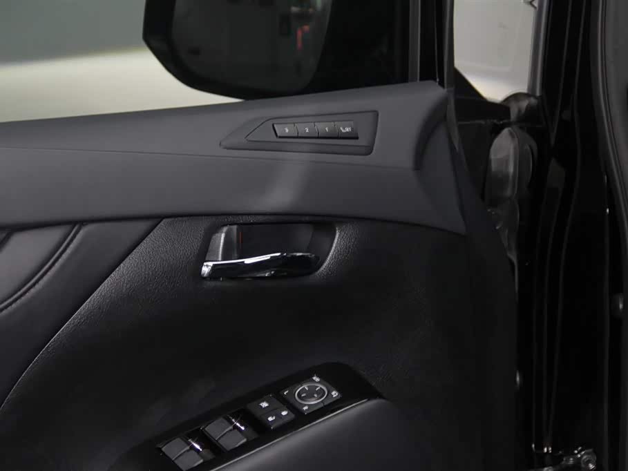 Lexus LM Lexus LM