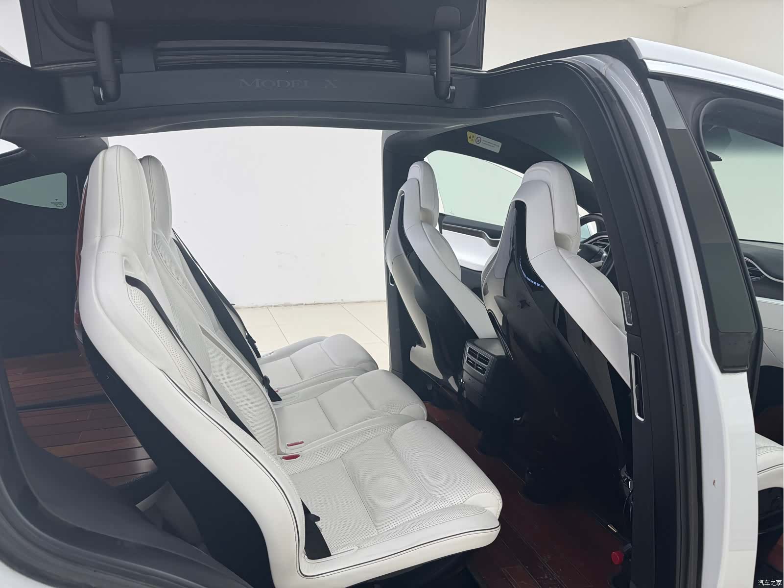 Tesla Model X, 2016 11