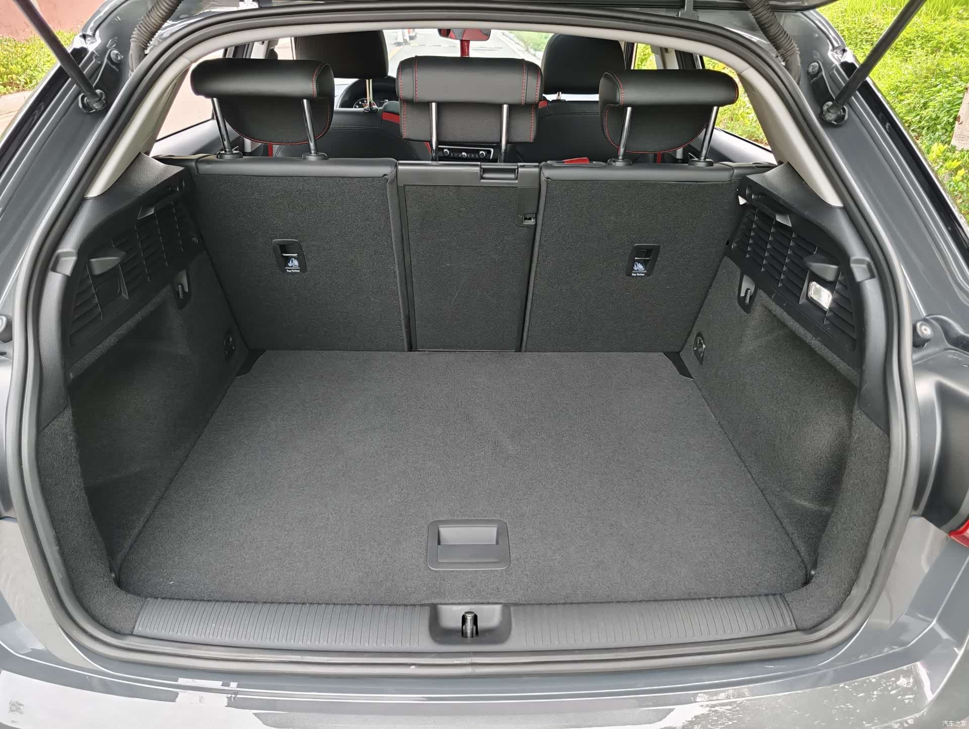 Audi Q2L, 2020 16