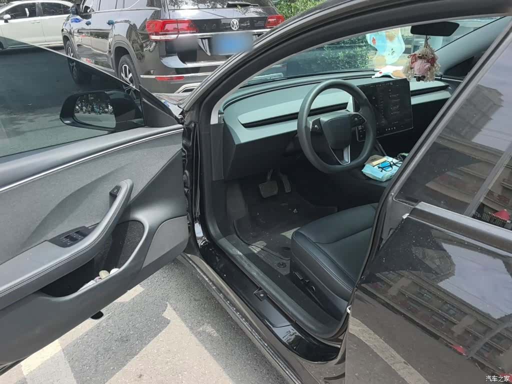 Tesla Model 3, 2023 14