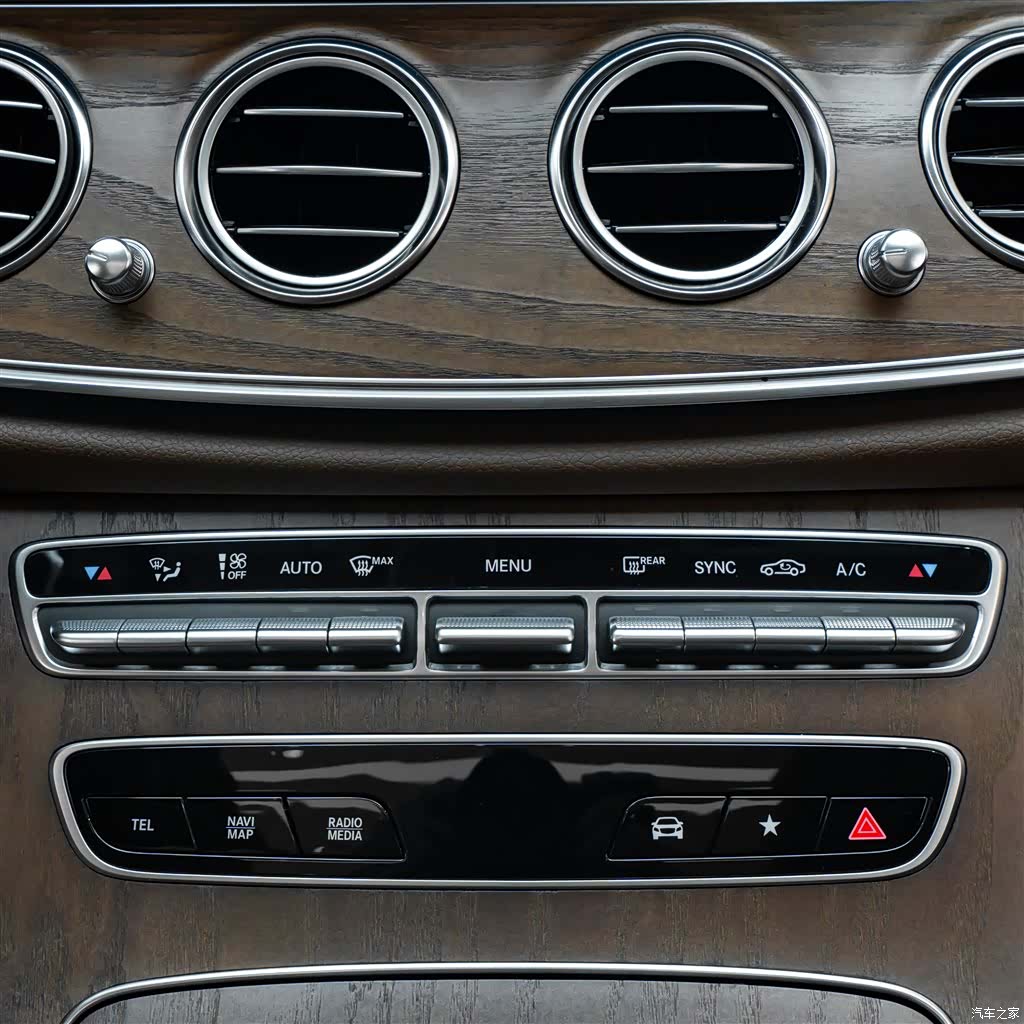 Mercedes-Benz E-Class, 2024 27