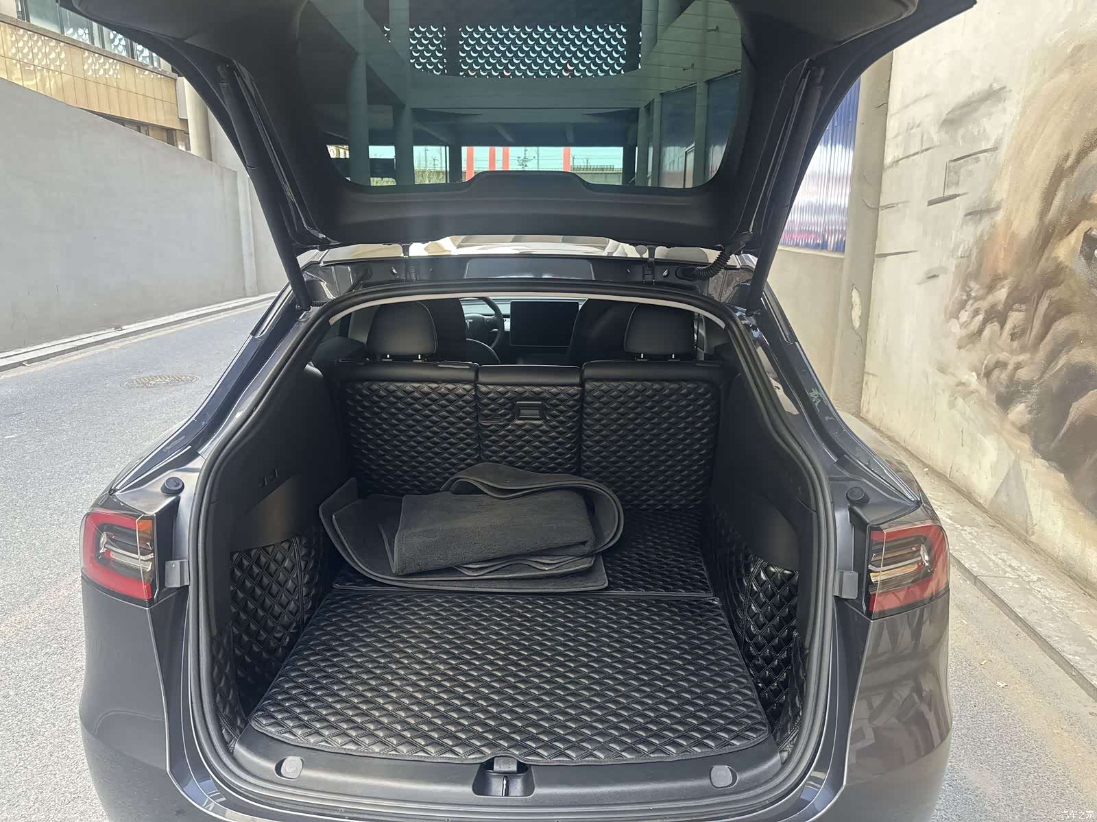 Tesla Model Y, 2023 8