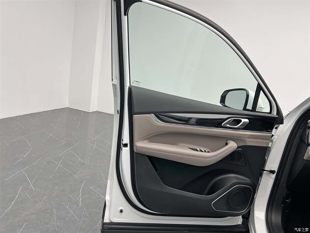 Geely Boyue, 2026 14