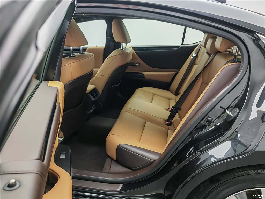 Lexus ES, 2020 15