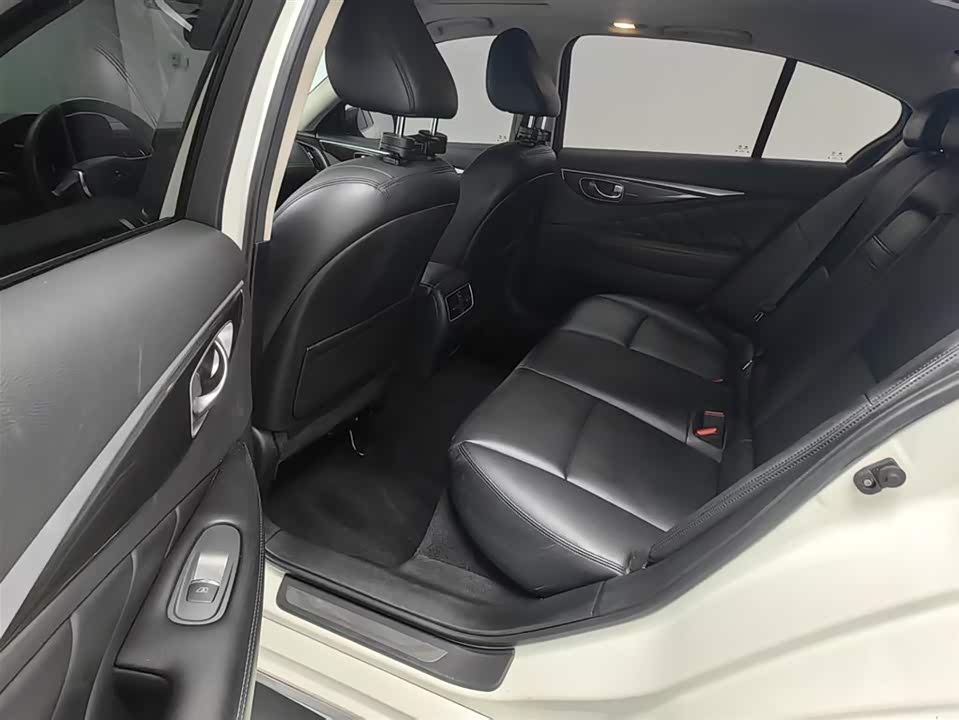 Infiniti Q50L