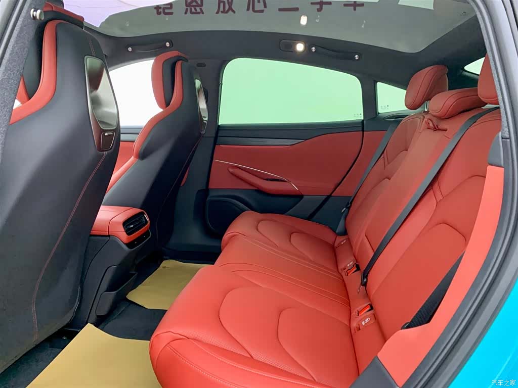 Xiaomi SU7, 2025 12