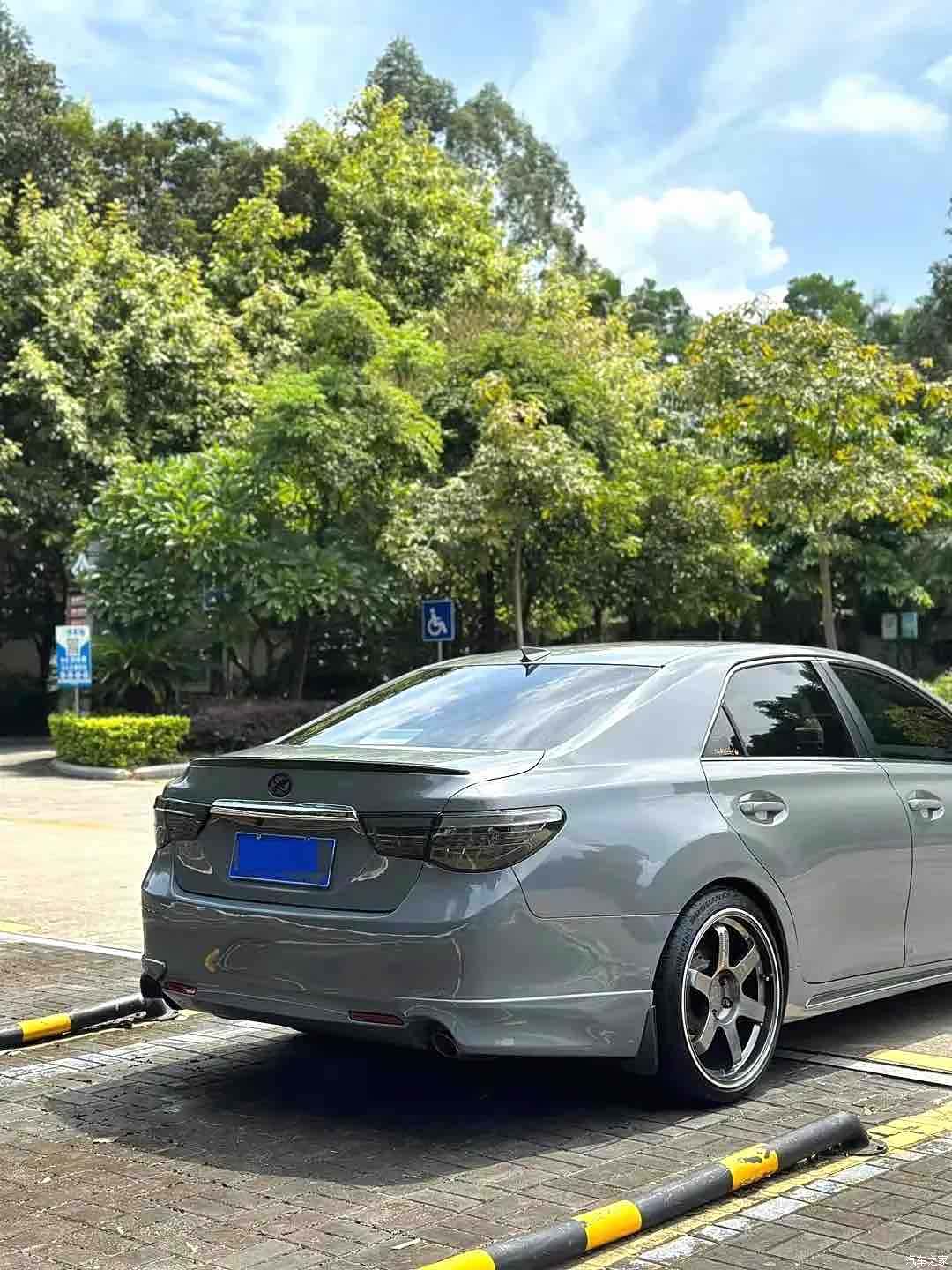 Toyota 2.5V, 2012 7