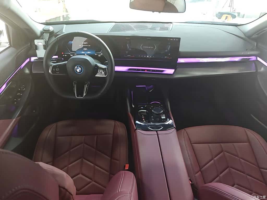 BMW i5, 2025 10