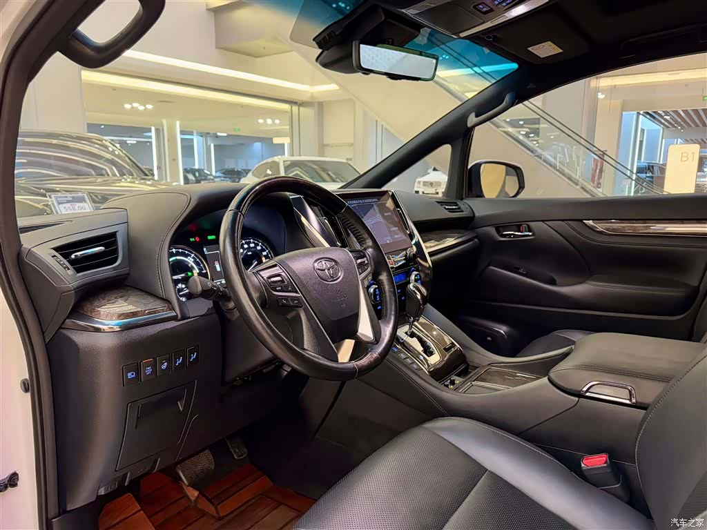 Toyota Vellfire, 2022 7