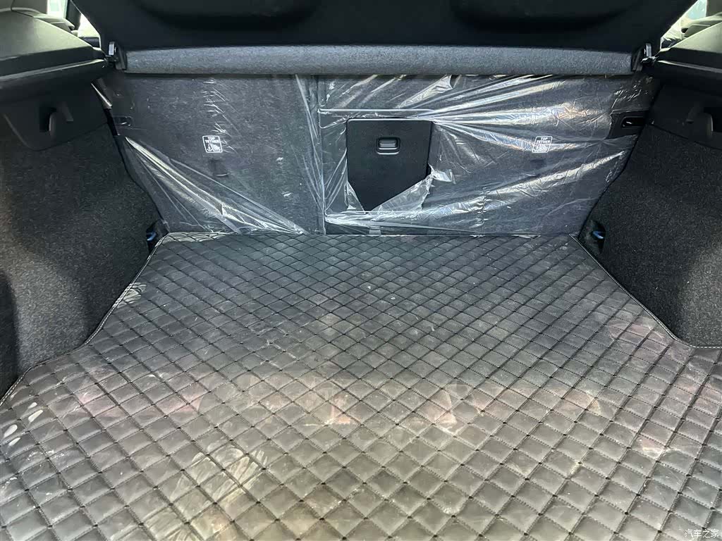 Volvo XC40, 2025 26