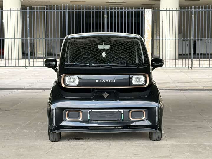Baojun KiWi EV 2022 yi shu jia qing xiang ban san yuan li